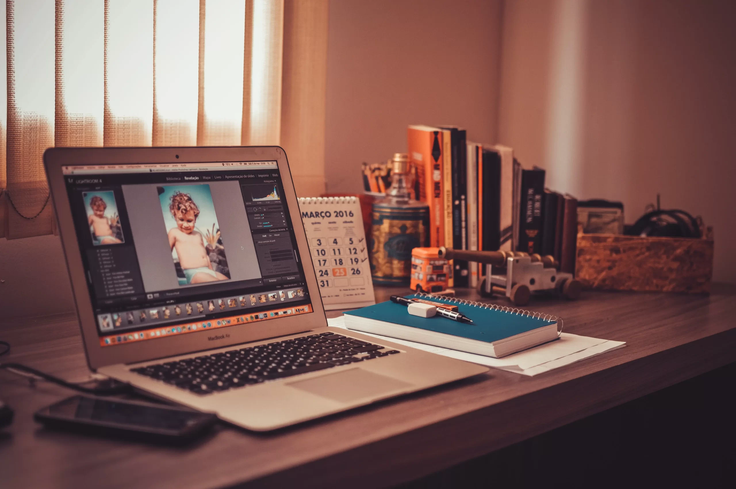 How to Build a Graphic Design Portfolio for Beginners 